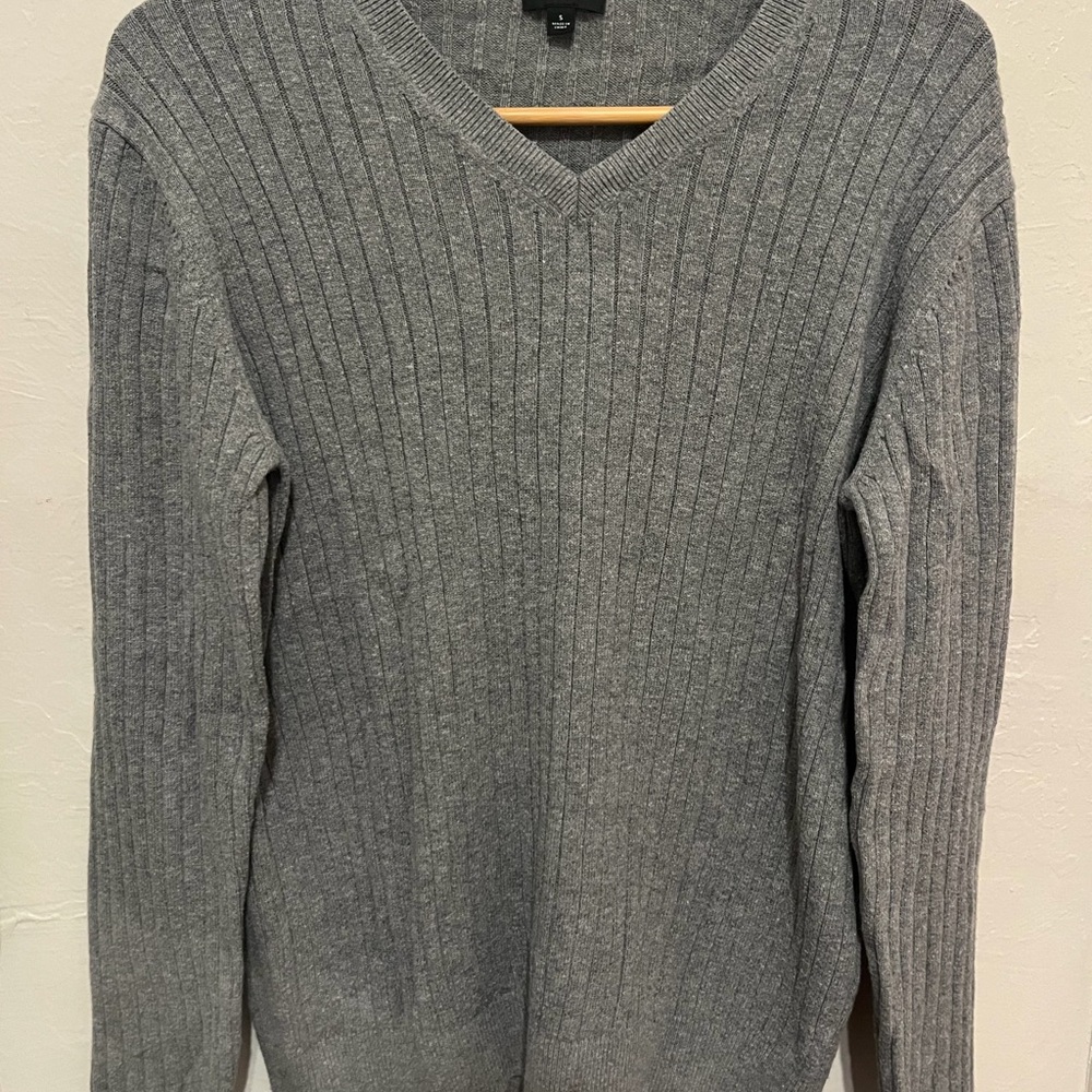 Uniqlo Women’s Ribbed V-Neck Sweater in Light Gray
